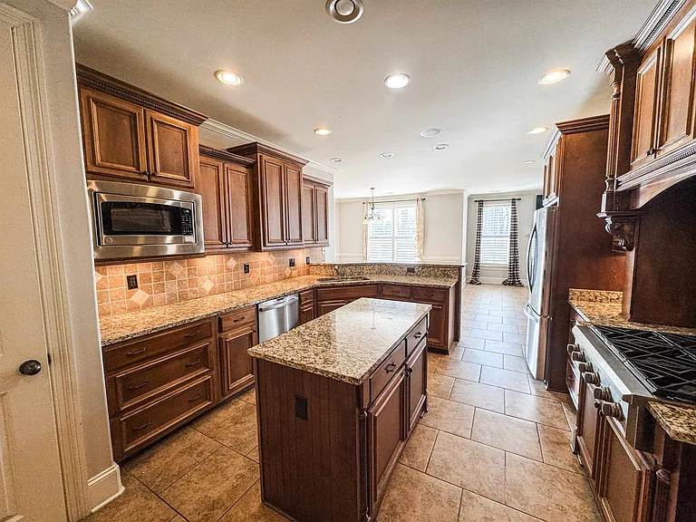 713 Briston Ln — Photo 9