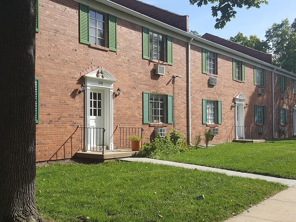 Each exterior door has only 4 apartments with a center hall,