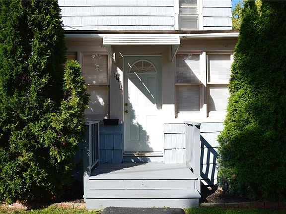 2nd image of 114 E Pearl St