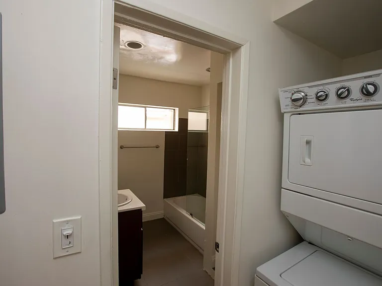 117 - Martel Apartments — Photo 7