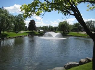 601 W Huntington Commons Rd #2, Mount Prospect, IL 60056