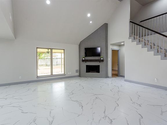 4th image of 222 E Sutton Sq