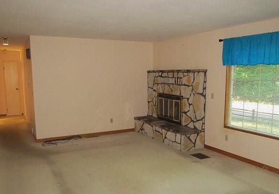 4th image of 121 E Circle Dr