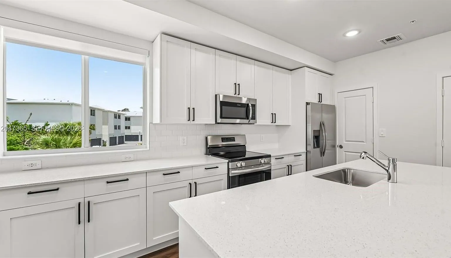 3 bed, 3.5 bath, 1831 sqft, $3,800 — Photo 4