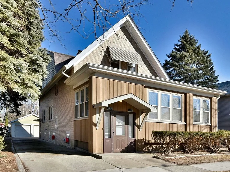 Oak Ave — Photo 1