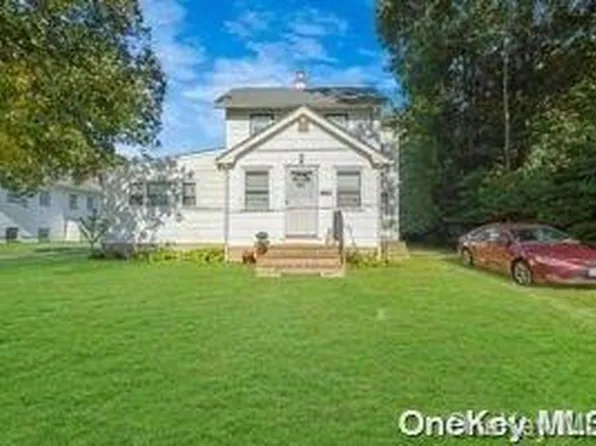 15705 County Road 48, Cutchogue, NY 11935