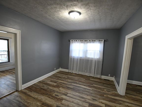 5th image of 536 Cantrill St