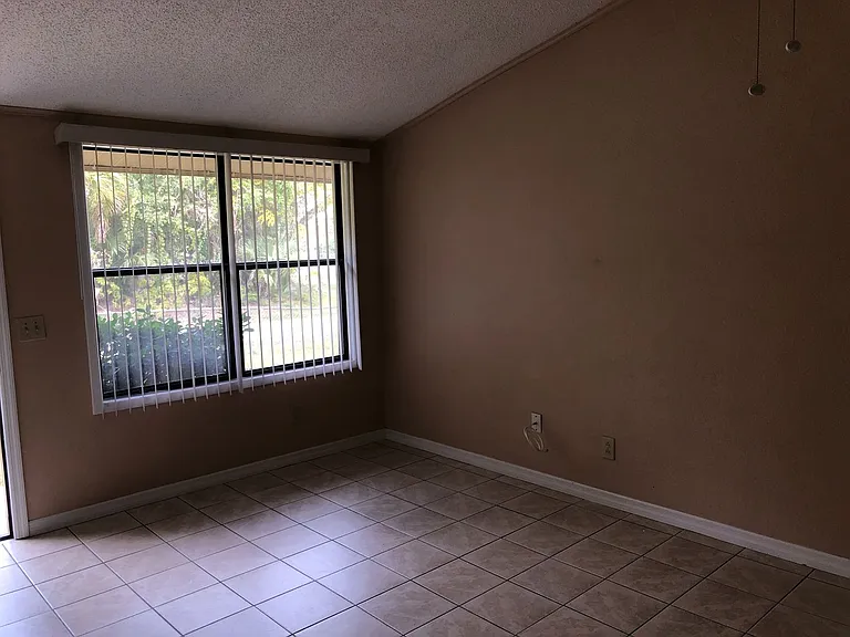 217 Acorn Dr — Photo 15