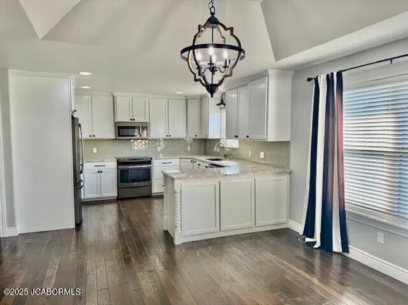 2042 Trenton Ct, Jefferson City, MO 65109