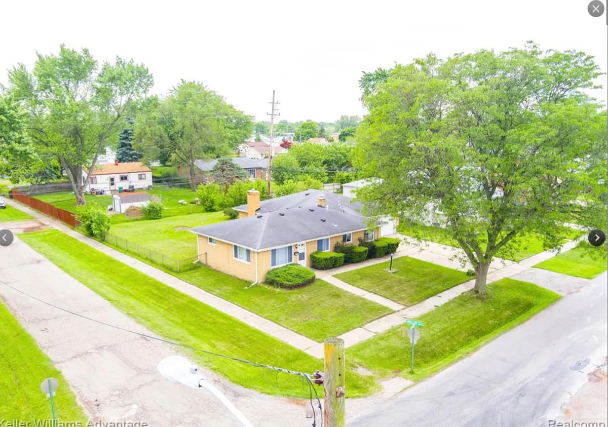 Photo 1 of 21 - 31705 Balmoral St - Garden City, MI Primary Photo - 31705 Balmoral St