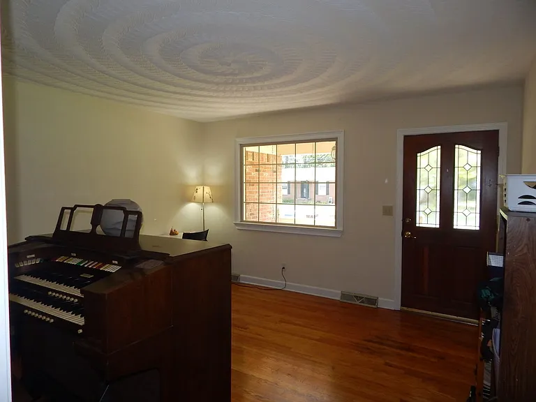 1024 Vanderploeg Dr — Photo 3