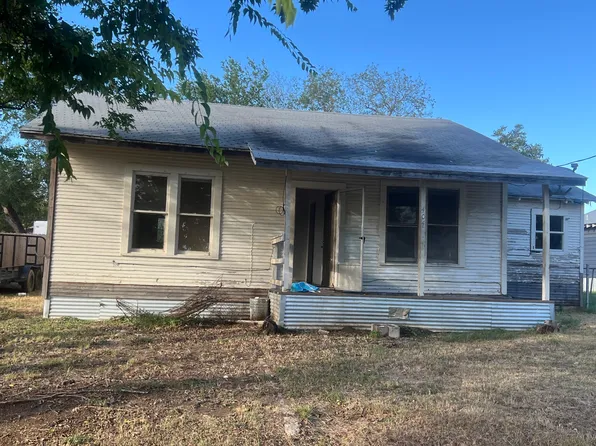 404 E Main St, Wortham, TX 76693