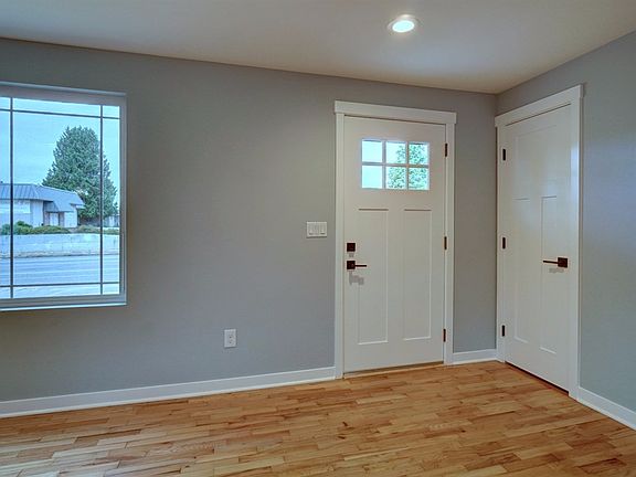 3rd image of 6713 Yakima Ave