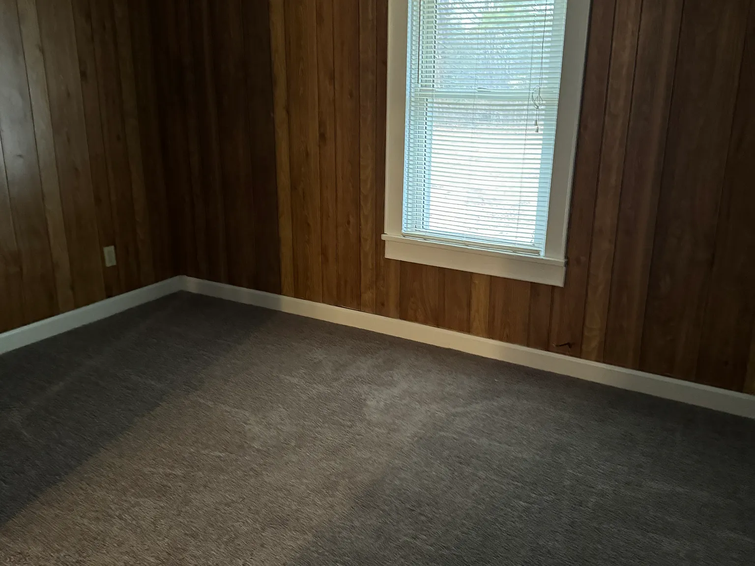 201 L & M Dr — Photo 3