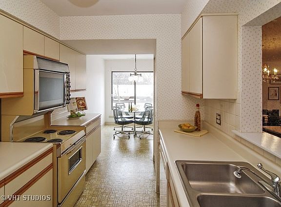4th image of 410 Ashland Ave APT 3C