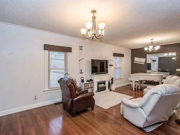 4th image of 914 N 2nd Ave