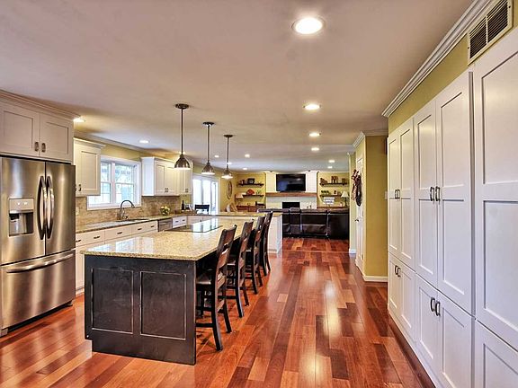 5th image of 7688 Hermitage Ct