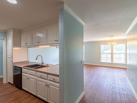 4th image of 141 Montreat Ct