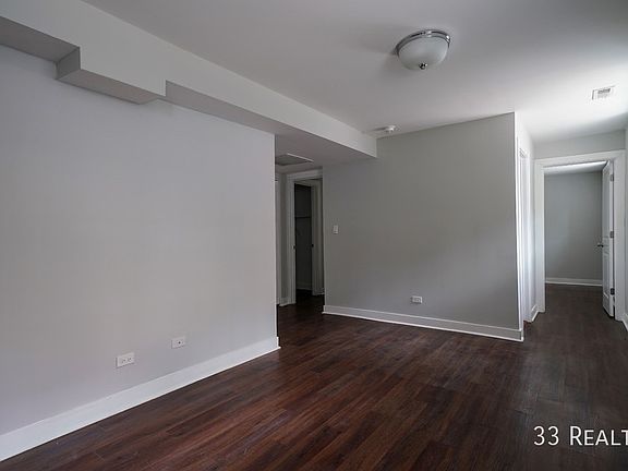 5th image of 733 W Oakdale Ave #1W