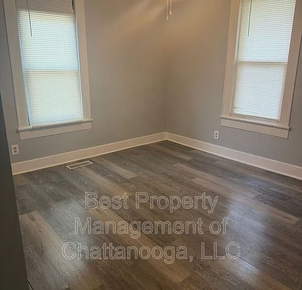 4802 Oakland Ave — Photo 3