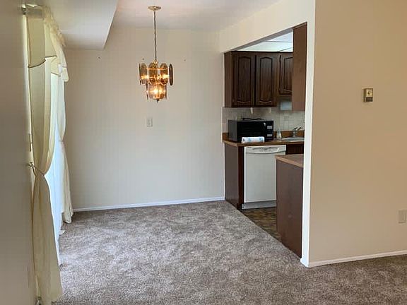 4th image of 15582 Dupage Blvd