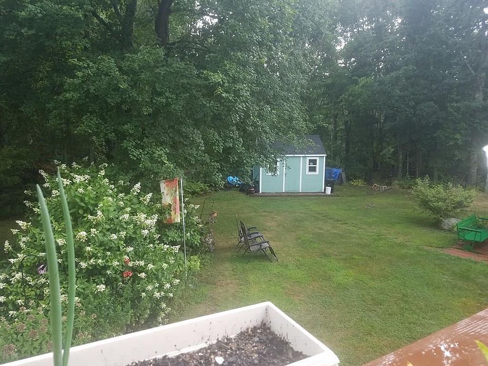 2nd image of 11 Blue Jay Way