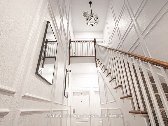 5th image of 140 Ridout St S