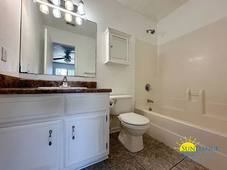 308 Woodrow St E #D — Photo 10