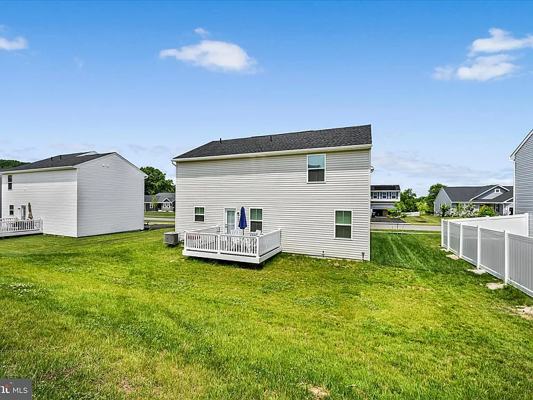 310 Creekside Dr — Photo 36