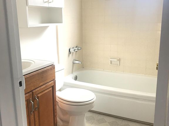 4th image of 3351 Vinton Ave #16