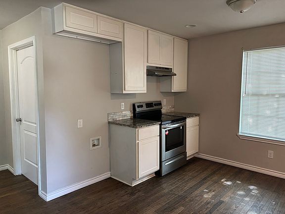 2nd image of 1709 W Elm St