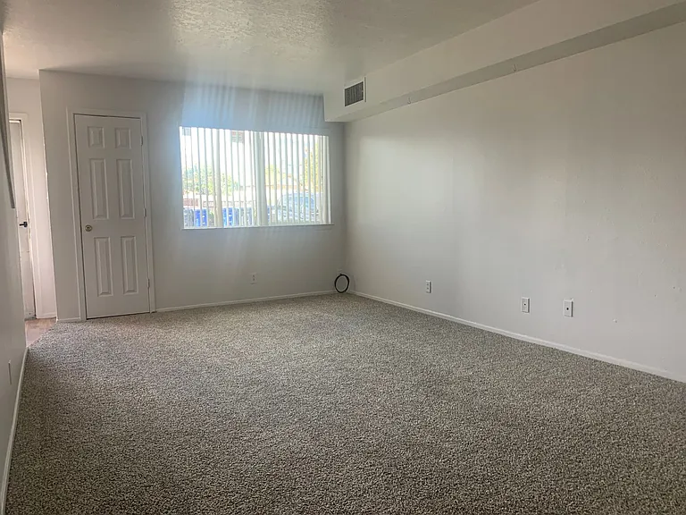 12120 Candelaria Rd NE — Photo 8