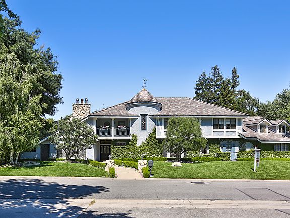 3rd image of 4032 E Cresthaven Dr