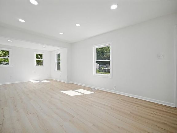 5th image of 8 Van Patton Pl
