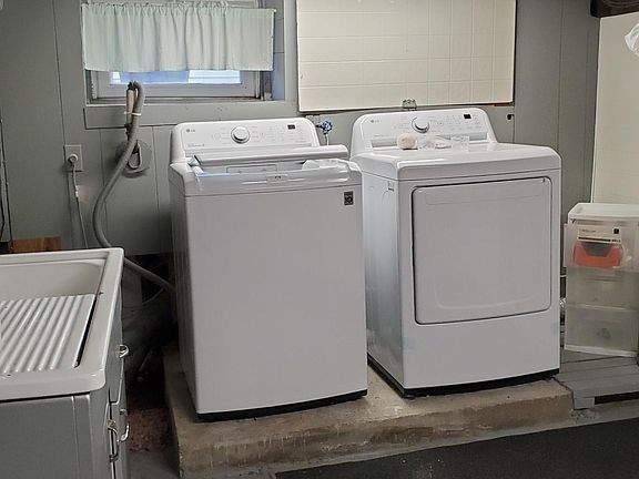 Bsmt laundry