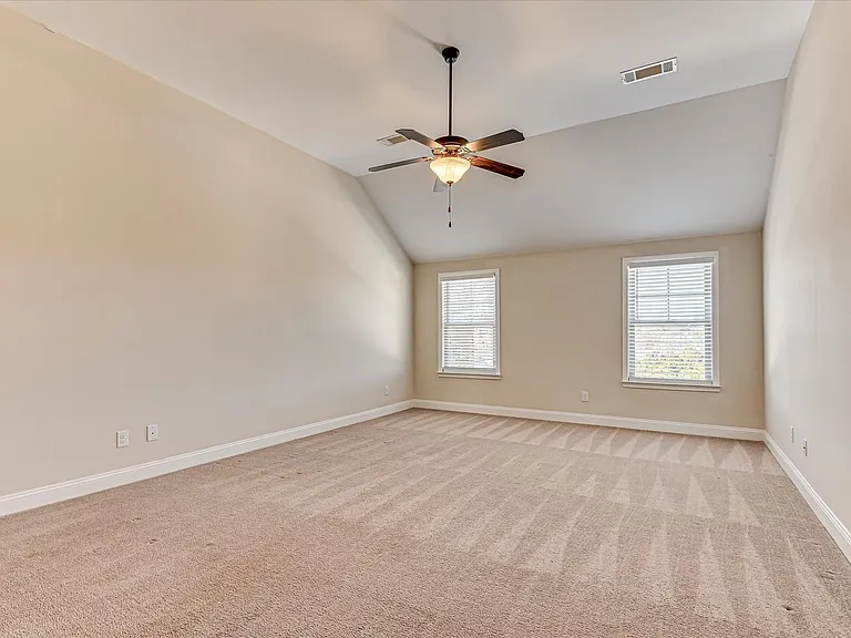 406 Saterlee Ct — Photo 37