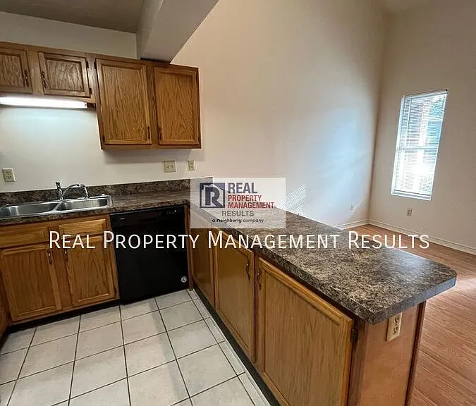 912 Pfeiffer Ave — Photo 6