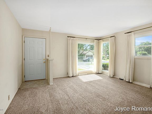 5th image of 3039 Fruitland Ave NE