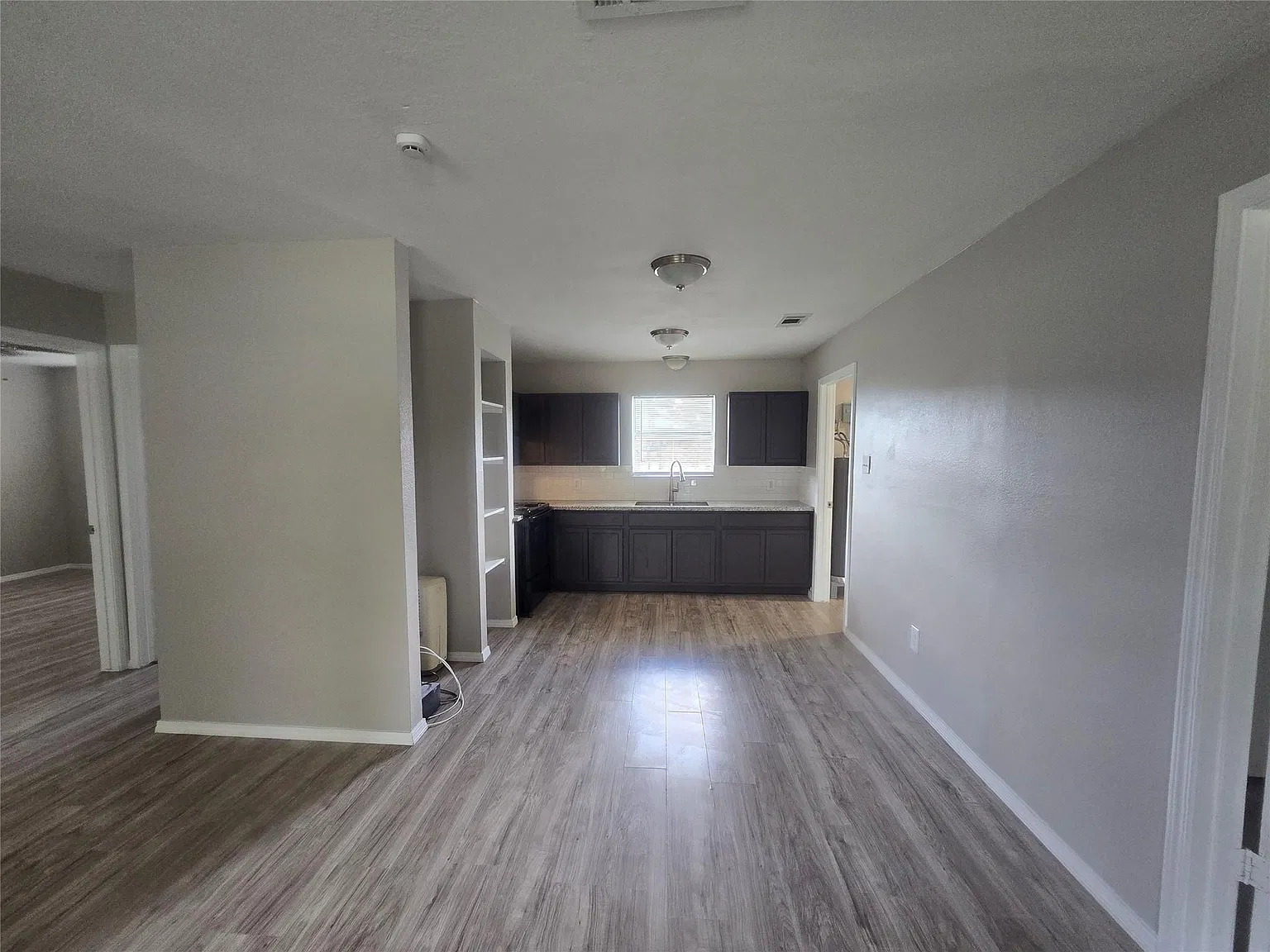3 bed, 2.0 bath, 1010 sqft, $1,700 — Photo 4