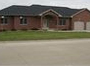 642 7th Ave SW, Dyersville, IA 52040
