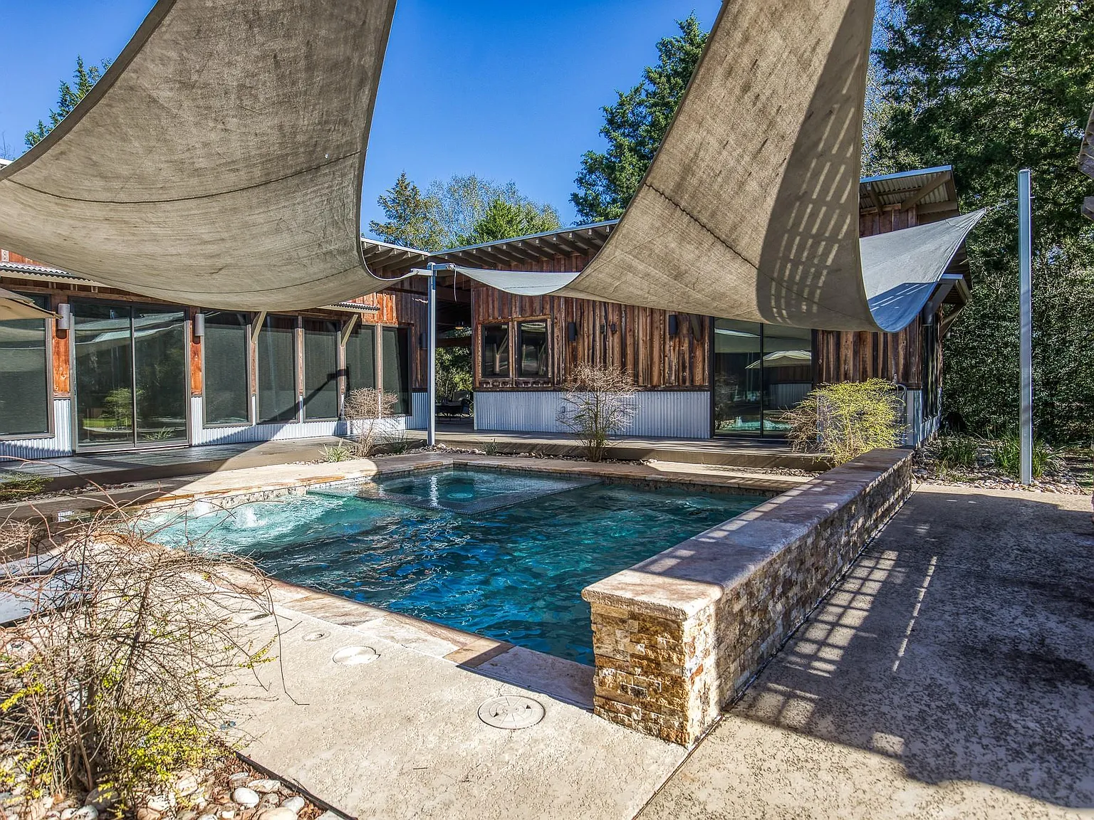 3 bed, 3.5 bath, 2070 sqft, $5,500 — Photo 1