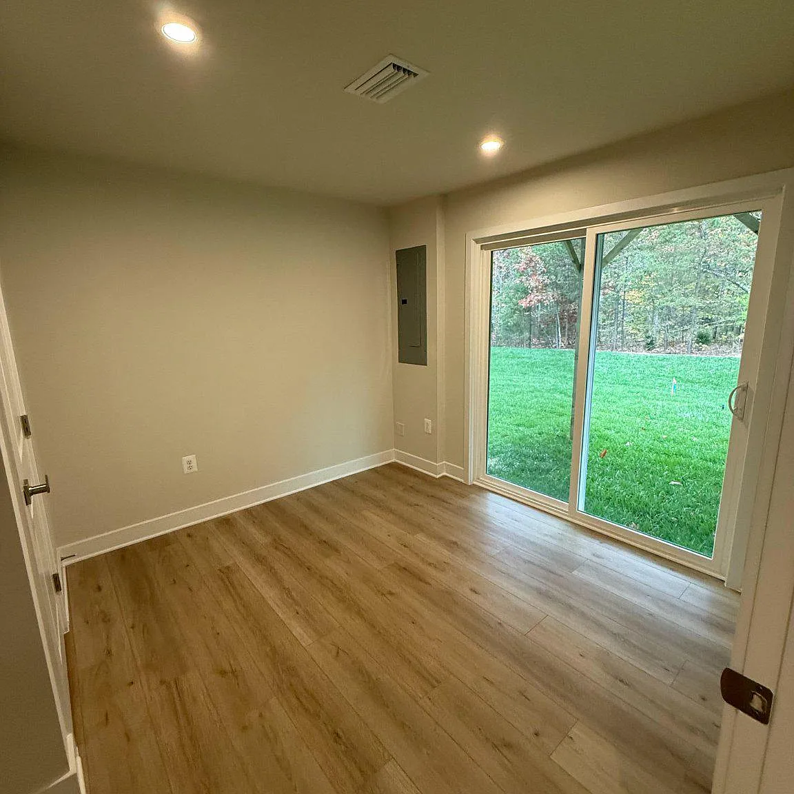 4 bed, 3.5 bath, 2129 sqft, $2,700 — Photo 3