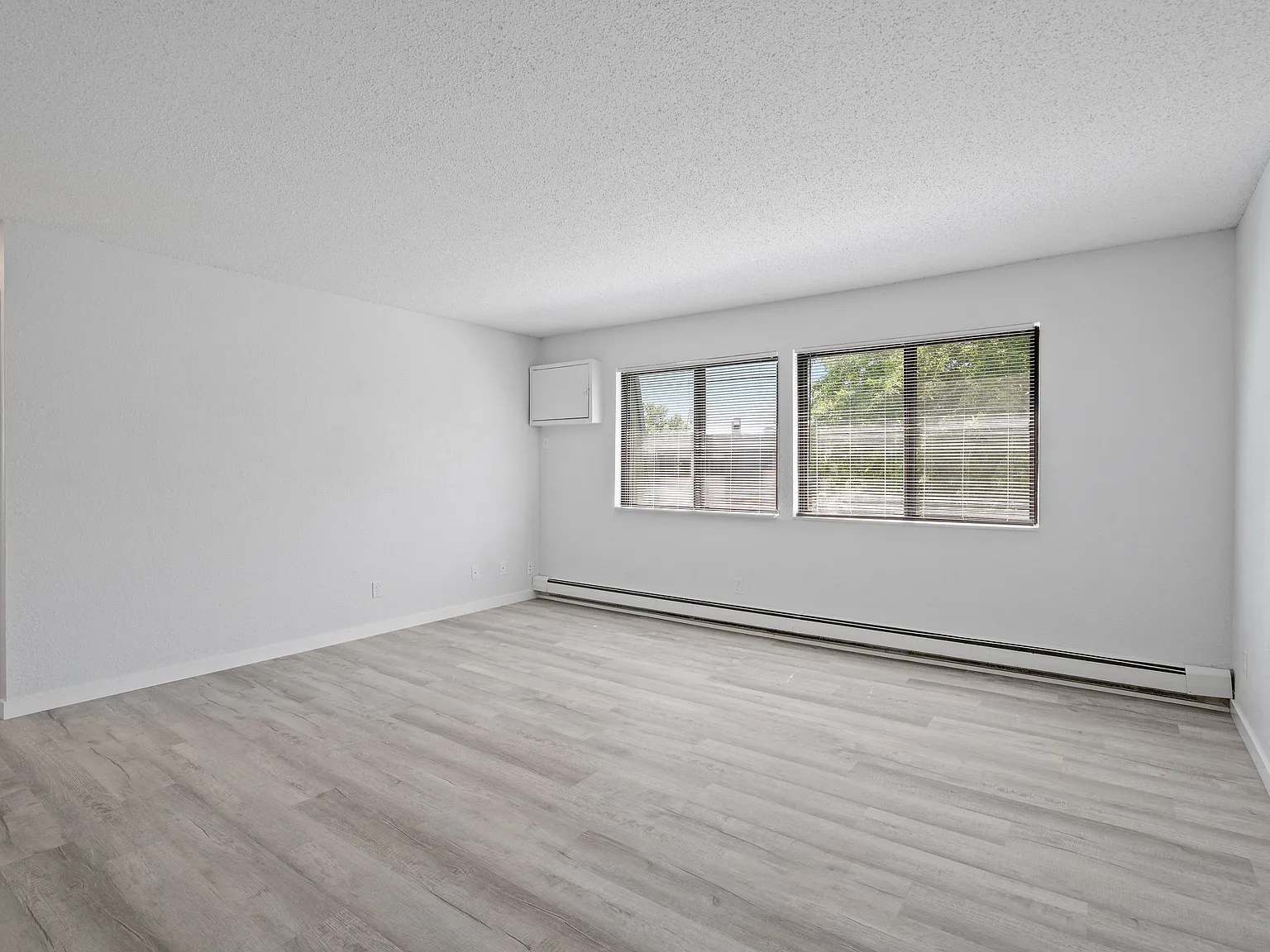 Cedar Square Apartments — Photo 4