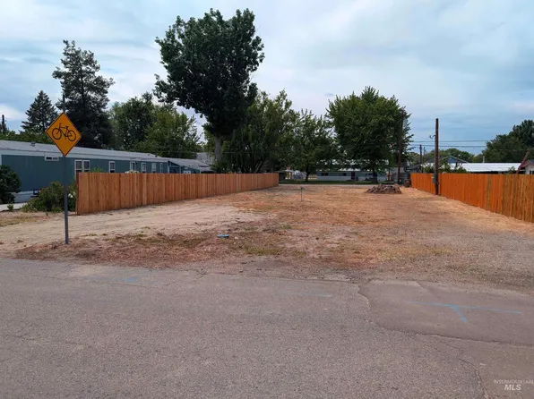 S Commercial Ave, Emmett, ID 83617
