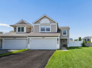1430 S Pembroke Dr, South Elgin, IL 60177