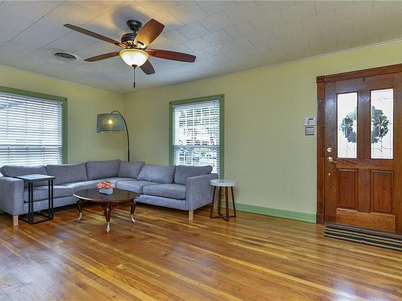 4th image of 2220 Primrose Ave