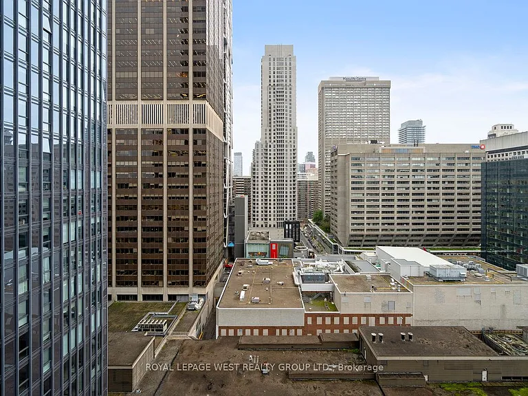11 Yorkville Ave #1310 — Photo 40