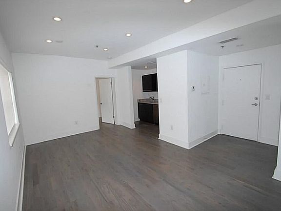 4th image of 361 Collins Ave #A5