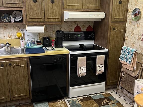2nd image of 5525 Lakewood Cir N APT 211