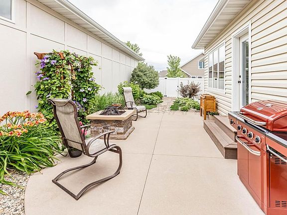 5th image of 717 Villa Park Way